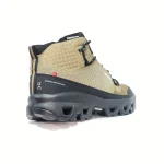 ON-ROCK-CAFE-STD_27 Botas On Cloud Rock verde militar, café con negro para hombre — impermeables, ligeras y cómodas, perfectas para trekking, caminatas urbanas o aventuras al aire libre.