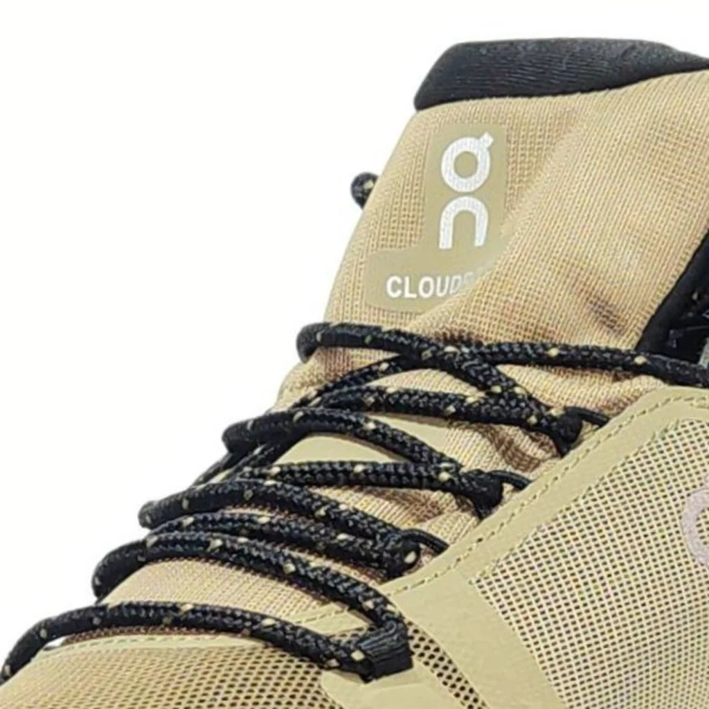 Botas On Cloudrock café claro con negro para hombre — impermeables, ligeras y cómodas, perfectas para trekking, caminatas urbanas o aventuras al aire libre. Venta en Colombia. Descuentos y ofertas explusivas.