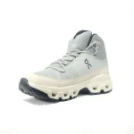 Botas On Cloud Rock gris claro para hombre — impermeables, ligeras y cómodas, perfectas para trekking, caminatas urbanas o aventuras al aire libre.