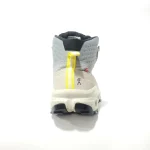 Botas On Cloud Rock gris claro para hombre — impermeables, ligeras y cómodas, perfectas para trekking, caminatas urbanas o aventuras al aire libre.