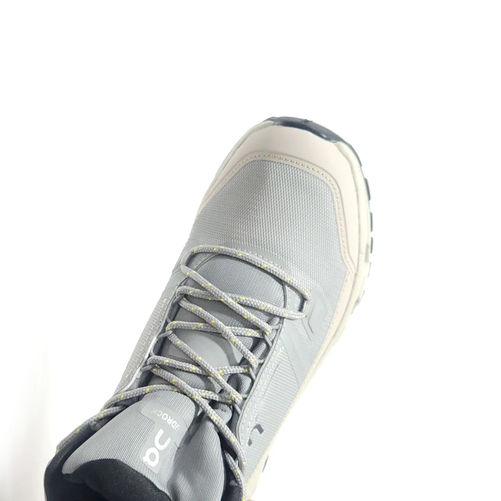 Botas On Cloud Rock gris claro para hombre — impermeables, ligeras y cómodas, perfectas para trekking, caminatas urbanas o aventuras al aire libre.