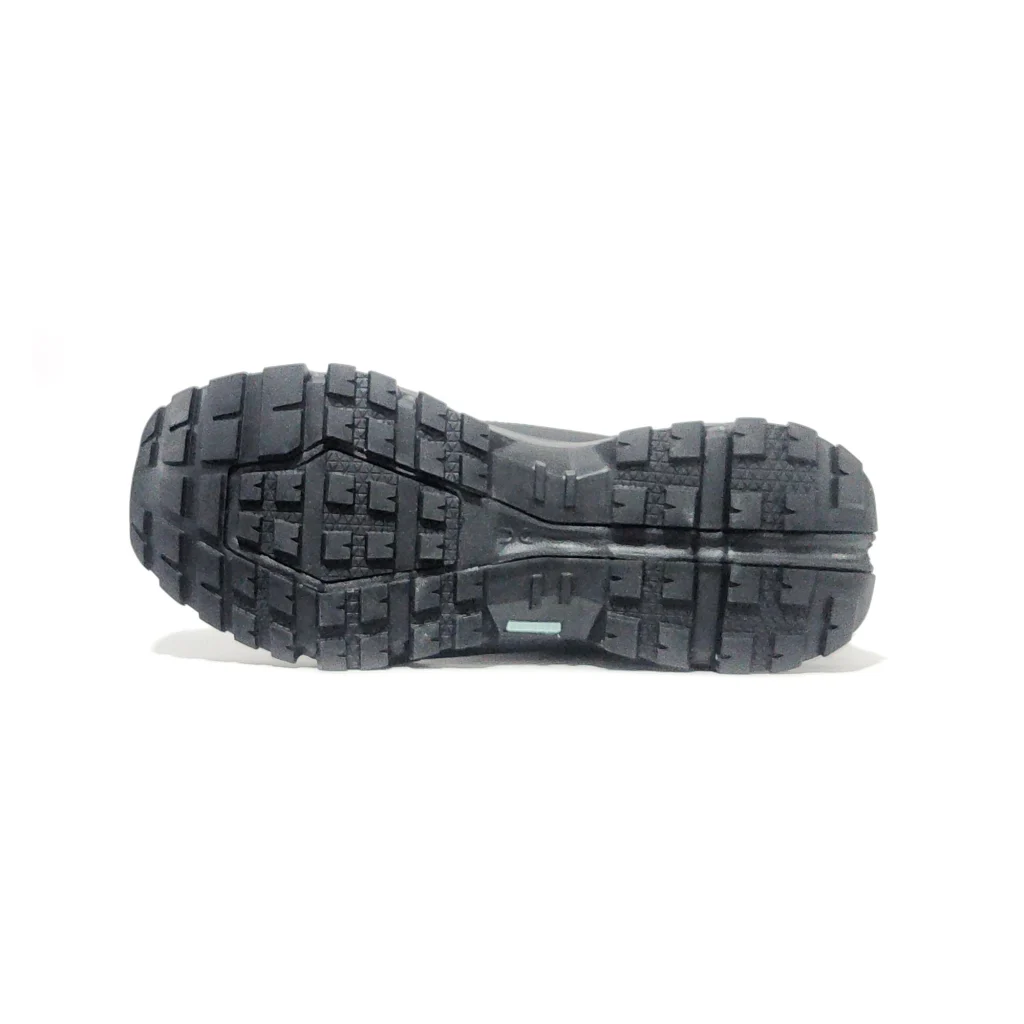 Botas On Cloudrock negras para hombre — impermeables, ligeras y cómodas, perfectas para trekking, caminatas urbanas o aventuras al aire libre. Venta en Colombia. Descuentos y ofertas explusivas.